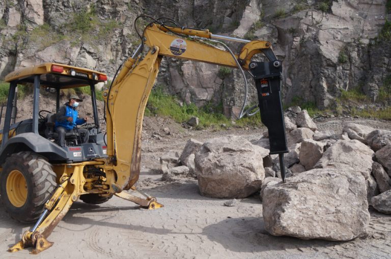 Nosotros Robust Equipment Tus refacciones con la fuerza de un click